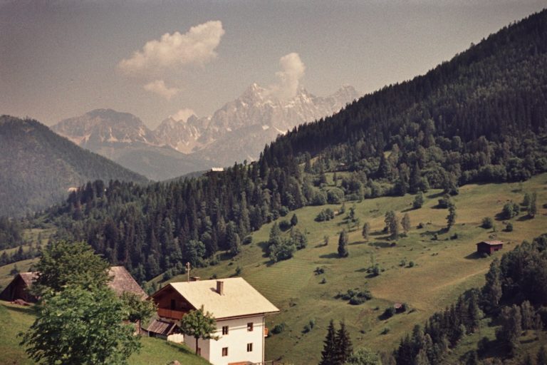 Blick vom Feld in Richtung Dachstein, ca. 1964, © Fam. Raab aus Köln